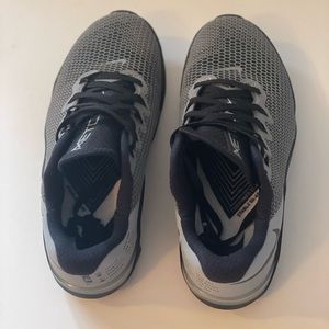 Nike Metcon, Size 6 shoes. Black with lighter gray tones. In good condition.